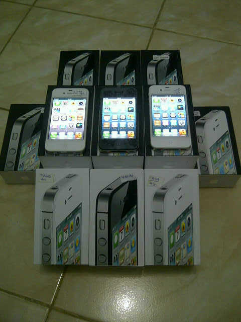 WTS iPhone 4/4S 16GB & 32GB / BLACK & WHITE MULUS FULLSET => BANDUNG