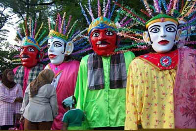 Ondel-Ondel Boneka dari Betawi