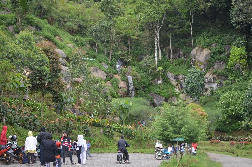 BUKIT TUNGGUL, wisata gunung yang masih asri di dekat Bandung