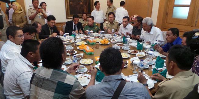 Politik &quot;Meja Makan&quot; ala Jokowi 