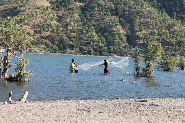 keindahan laut tiga (TASITOLU) yang sangat disayangkan bukan milik bangsa kita lagi