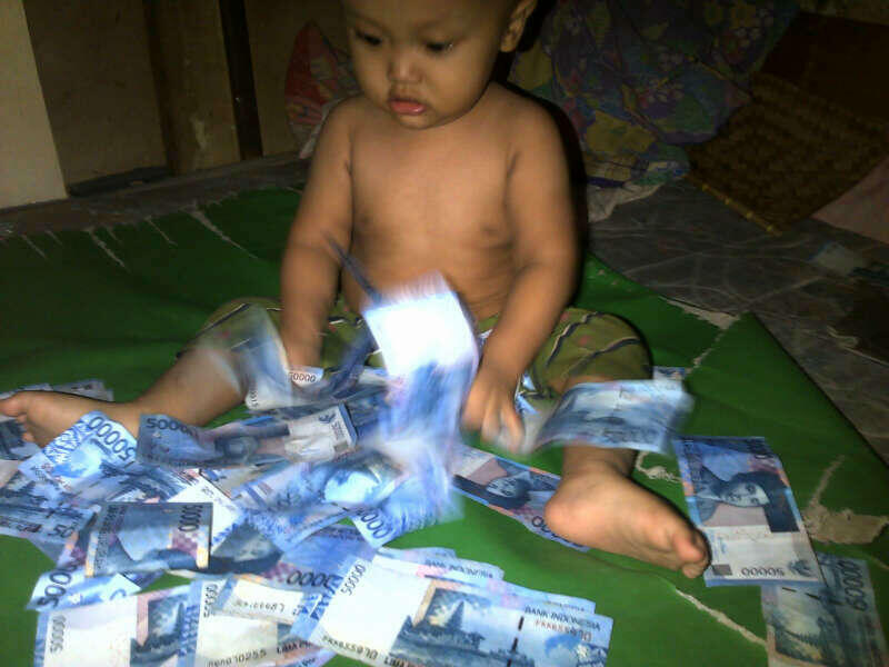 Keponakan ane gan, liat dah ane jamin :ngakak