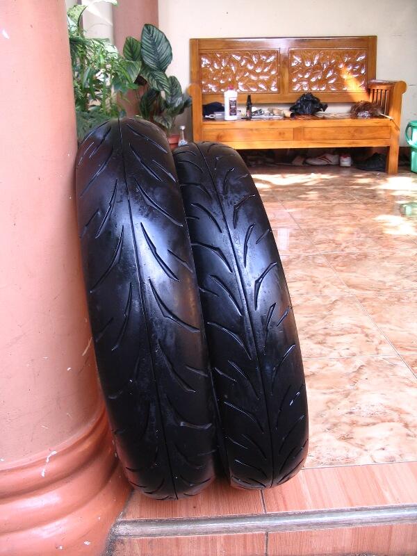 Ban Batlax BT 39 dan Swing Arm Lebar Vixion Mint Condition