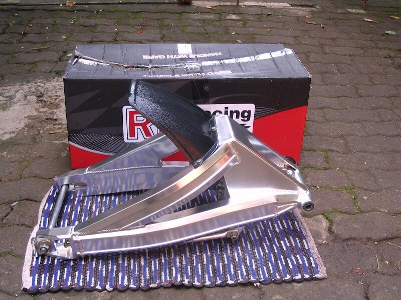 Ban Batlax BT 39 dan Swing Arm Lebar Vixion Mint Condition