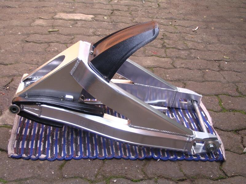 Ban Batlax BT 39 dan Swing Arm Lebar Vixion Mint Condition