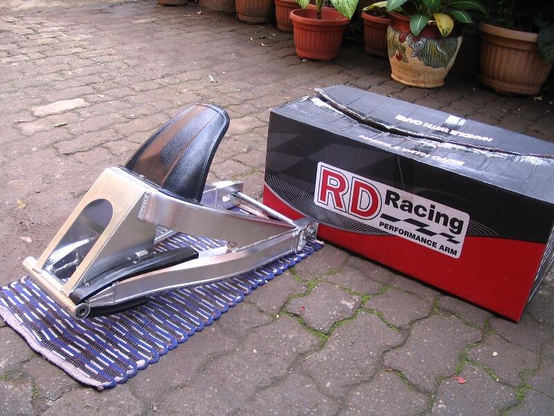 Ban Batlax BT 39 dan Swing Arm Lebar Vixion Mint Condition