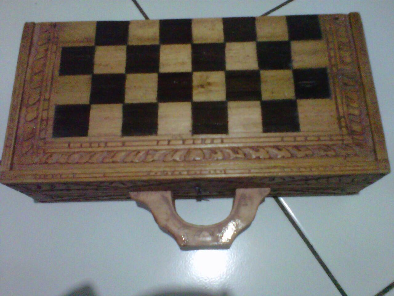 Terjual Papan  Catur Kuno Antik dari Ukiran kayu  Cendana  