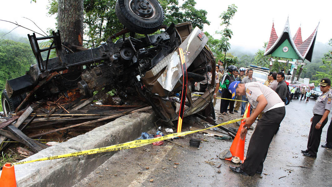 bahaya dibalik keindahan 4 jalan di sumatera barat