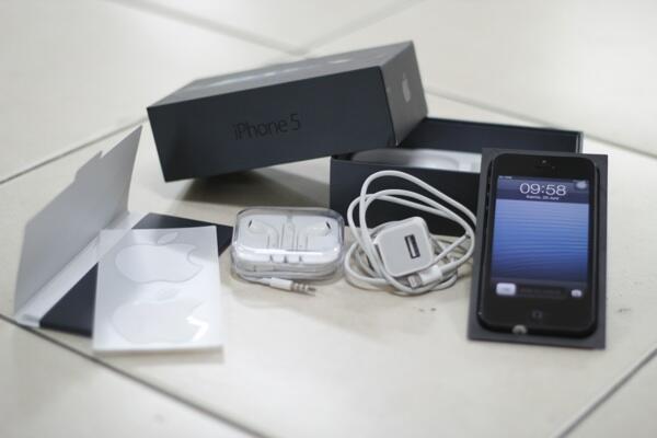 Iphone 5 16gb black (hitam) Fullset mulus murah cod bandung
