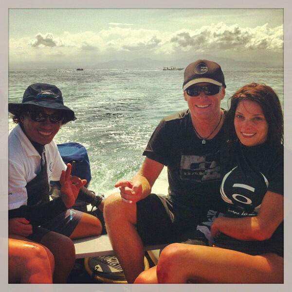 Ashley Greene (Twilight) &amp; Vanessa Hudgens Berbikini &amp; Surfing di BALI, INDONESIA