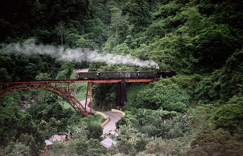 lokomotif antik indonesia mak itam