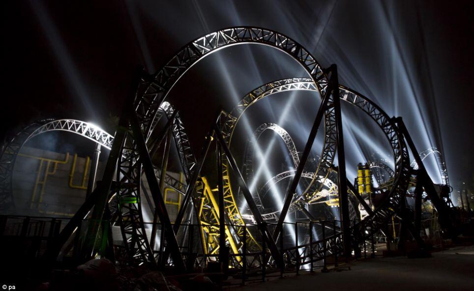 Siapa yang berani naik Roller Coaster dengan 14 Loop &amp; Kecepatan 53mph.