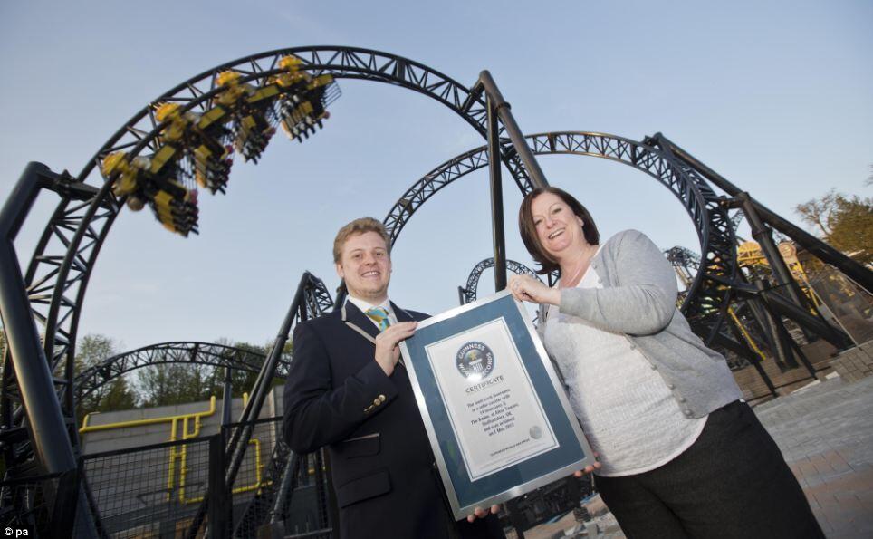 Siapa yang berani naik Roller Coaster dengan 14 Loop &amp; Kecepatan 53mph.