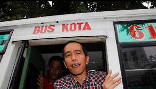 Jokowi : Ngerem nya pake Doa, Itu Mobil atau Gerobak?