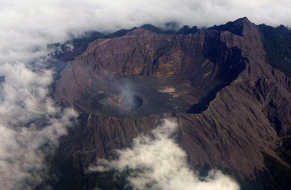 Petualang Indonesia Wajib Mendaki Gunung-Gunung Ini..!