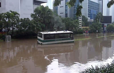 hura hura di HUT Jakarta? Mendingan bebenah Jakarta! :D