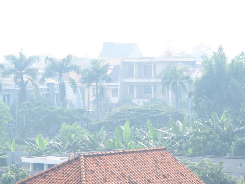 Kabut Asap Selimuti Warga Jakarta