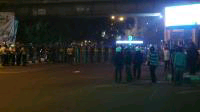 polisi tembakkan gas air mata demonstran di jl.diponegoro langsung bubar