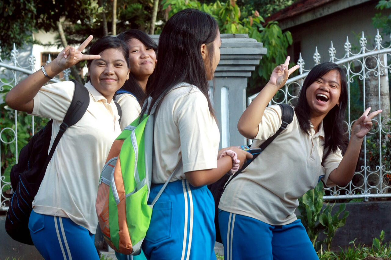 Orang-orang ini minta DAMAI saat di foto