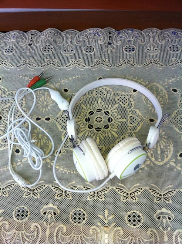 Wts stereo headphones iphone