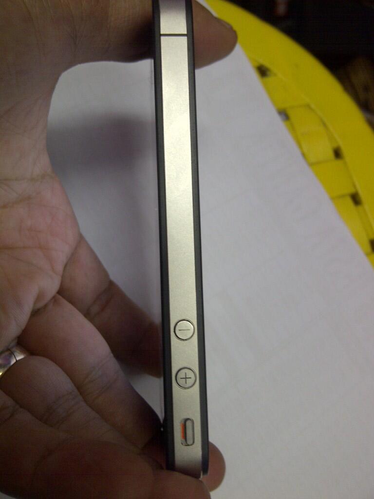 Iphone 4g 32gb black SU cuma 2.000.000 gan.