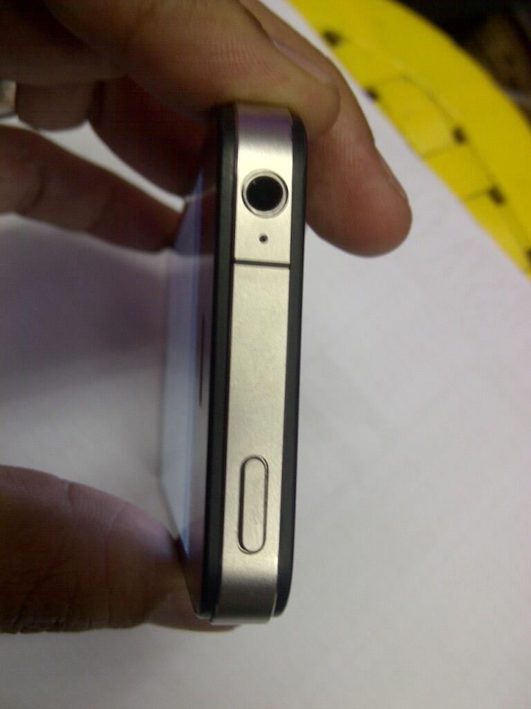 Iphone 4g 32gb black SU cuma 2.000.000 gan.