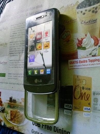 LG GD900 Crystal (hp transparan) = 1 aj mau?
