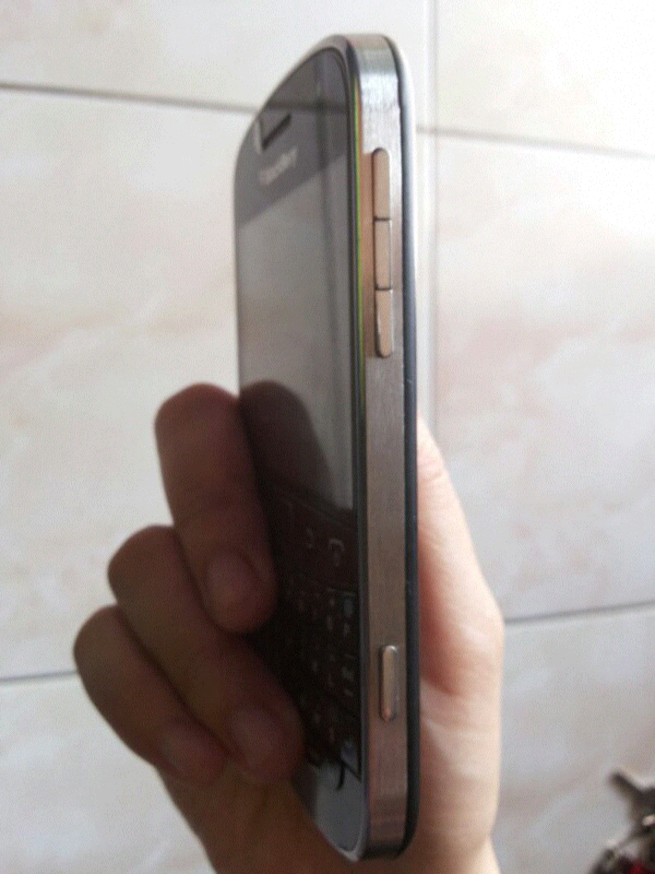 JUAL BLACKBERRY 9930 aka MONTANA (kembaran Dakota)