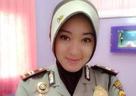 (POLWAN) Polisi Wanita, Tetap Anggun Dengan Jilbab 