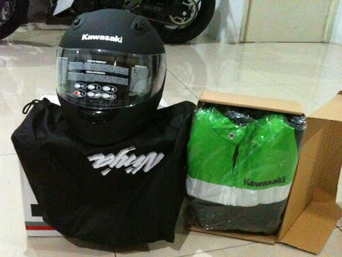 JUAL helm orisinil Ninja 250 n jacket BNIB NEW