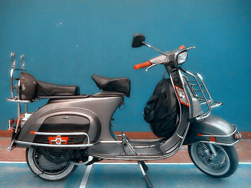 Terjual Vespa PTS 100cc Full Aksesoris Mulus warna Steel 