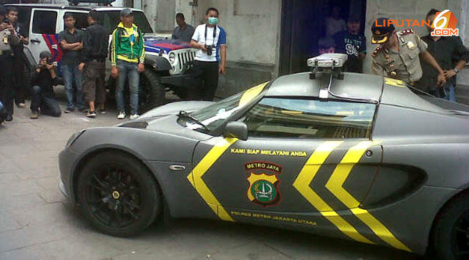 Polres Jakut Pamer Mobil Patwal Lamborghini di Kota Tua