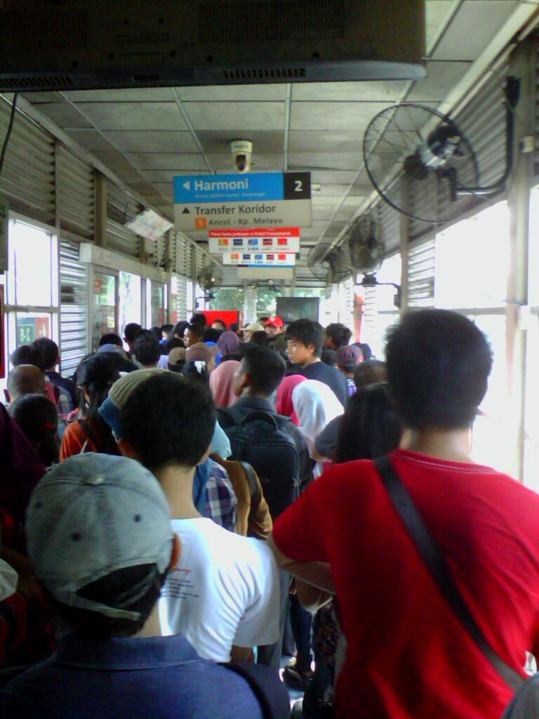 suasana kemeriahan Jakarta Night Festival & HUT DKI Jakarta 22 Juni 2013