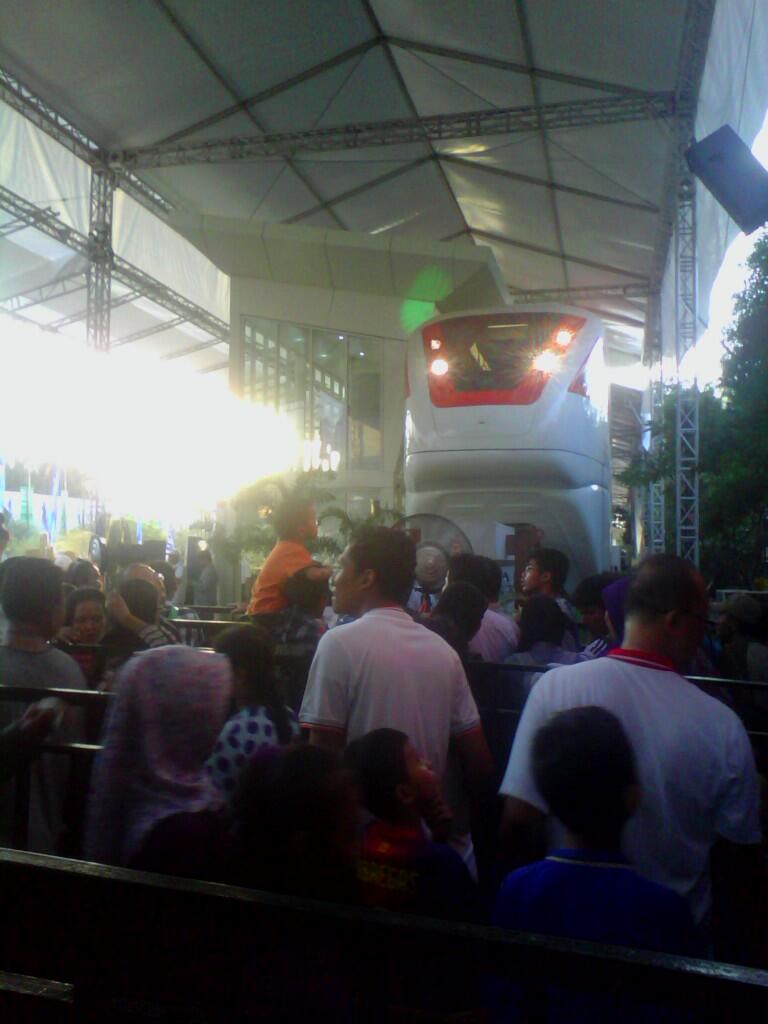 suasana kemeriahan Jakarta Night Festival & HUT DKI Jakarta 22 Juni 2013
