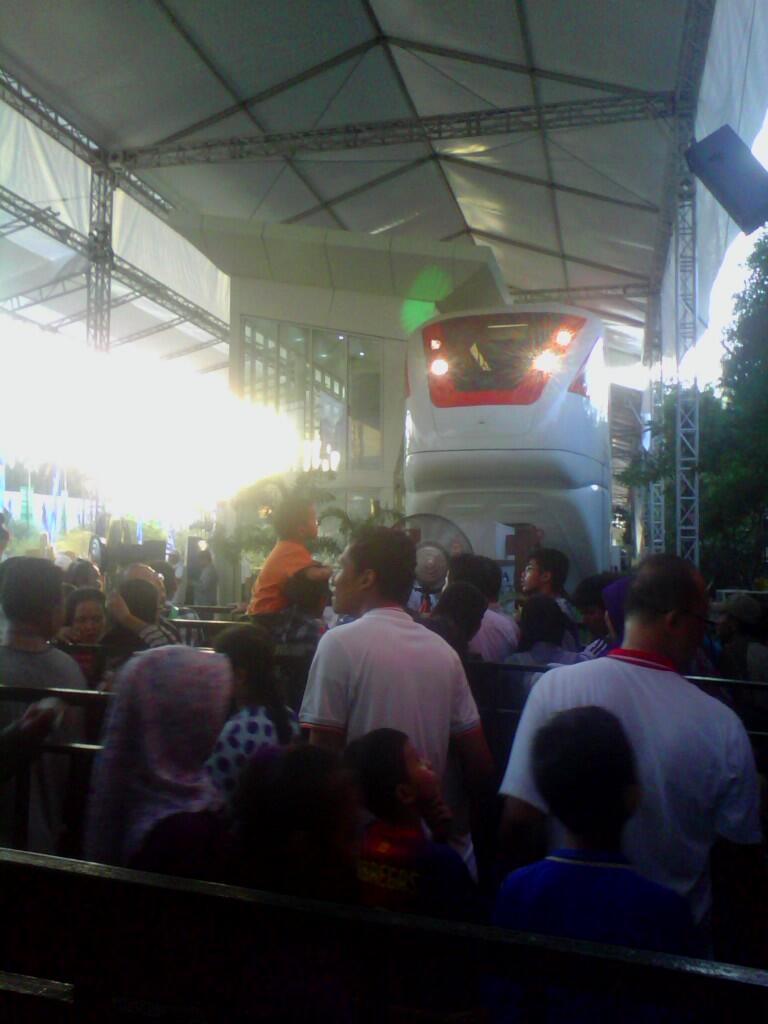 suasana kemeriahan Jakarta Night Festival &amp; HUT DKI Jakarta 22 Juni 2013