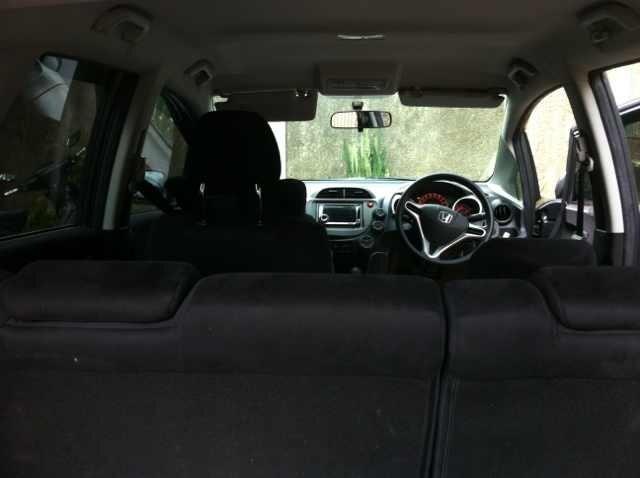 Jual HONDA JAZZ RS matic 2011 - ex wanita - km18000 - First hand.