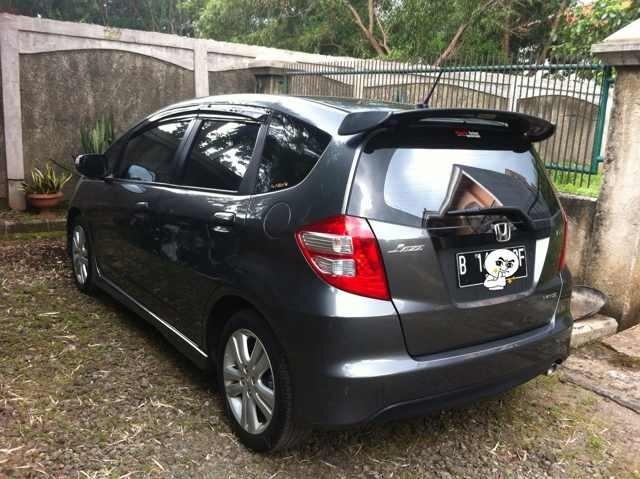 Jual HONDA JAZZ RS matic 2011 - ex wanita - km18000 - First hand.