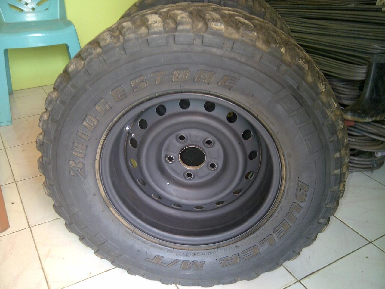 Terjual VELG BESI KALENG R15 PCD 5X114,3 CELONG OFFROAD BONUS BAN