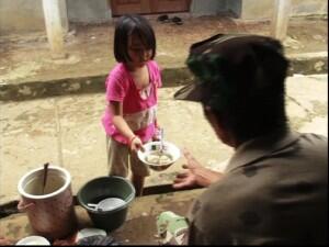 Siti Penjual Bakso berusia 7 Tahun