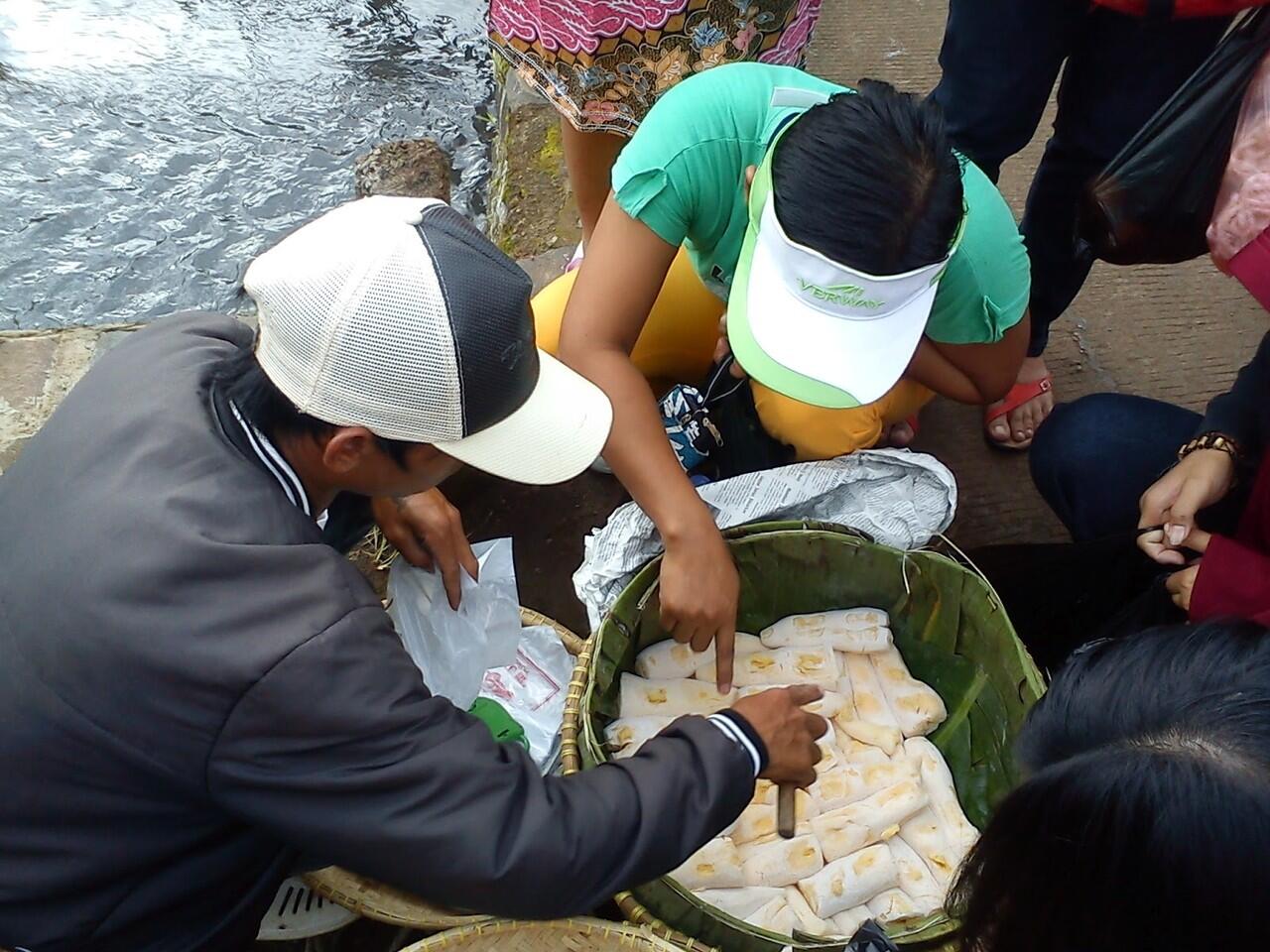 10 Tukang Jualan yang Mulai Jarang Ditemui