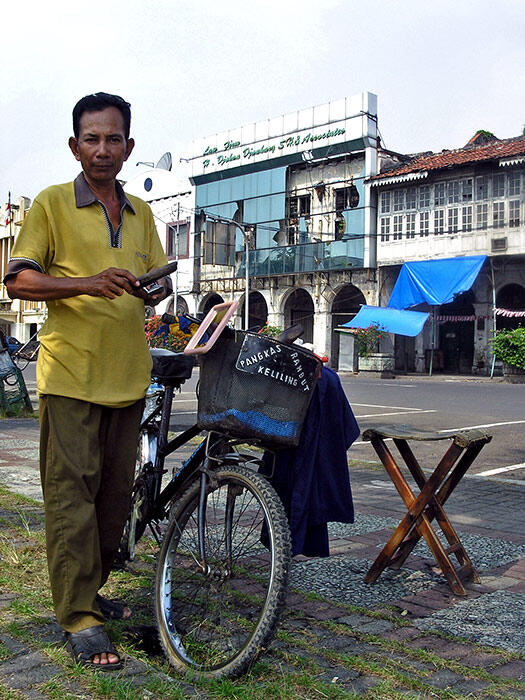 10 Tukang Jualan yang Mulai Jarang Ditemui