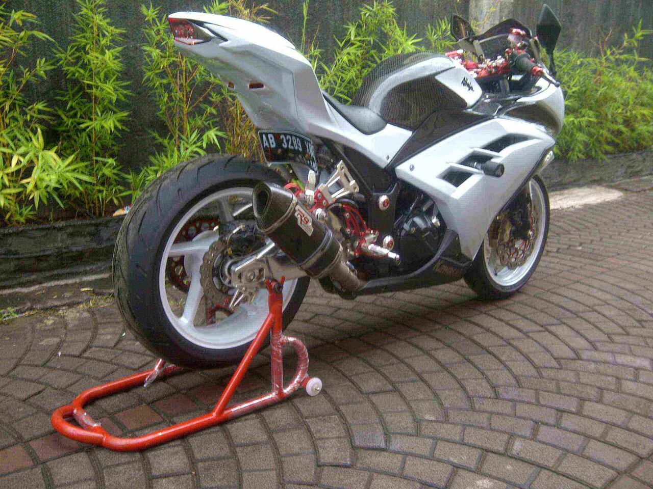 Cari NINJA 250 FI WHITE MODIF MAK NYUSS KASKUS