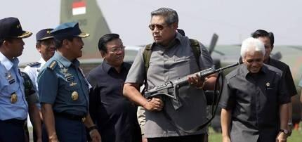 Keren gan... SBY mirip cuk noris... Biar greget