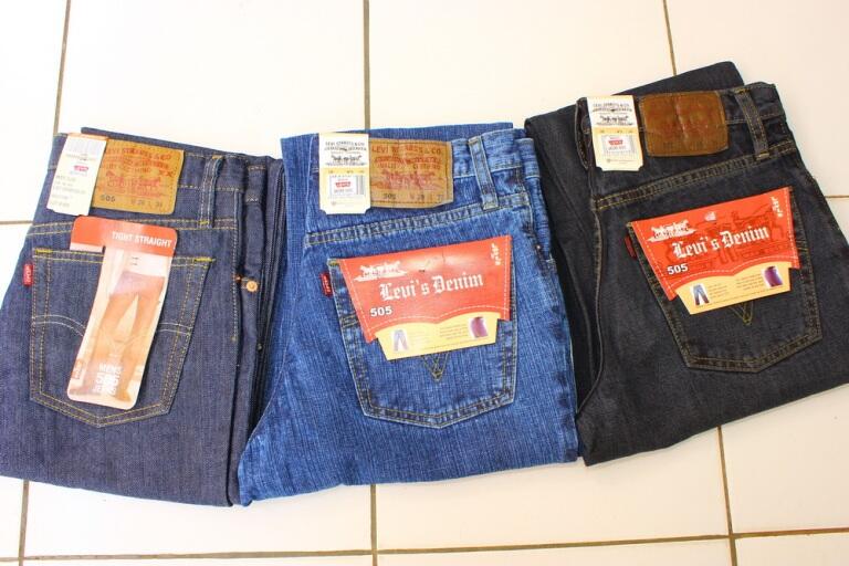 Terjual Jual celana  jeans Levis  dan Wrangler replika 