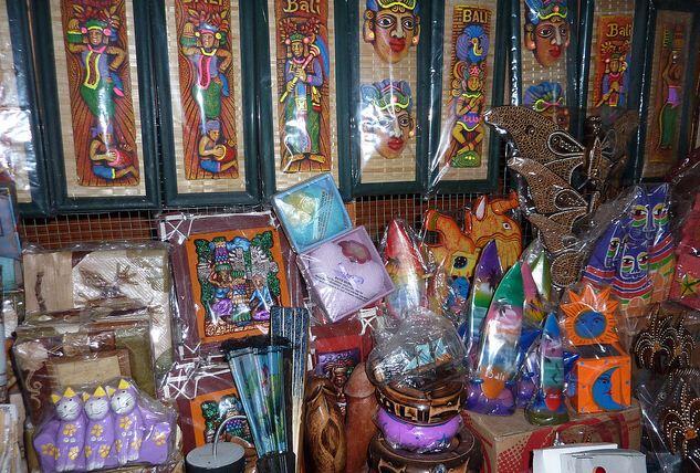 Wisata Belanja Sukawati Bali