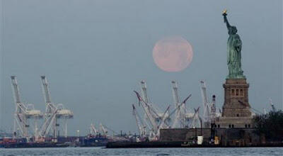 Inilah Foto Penampakan Supermoon Paling Besar Di Dunia