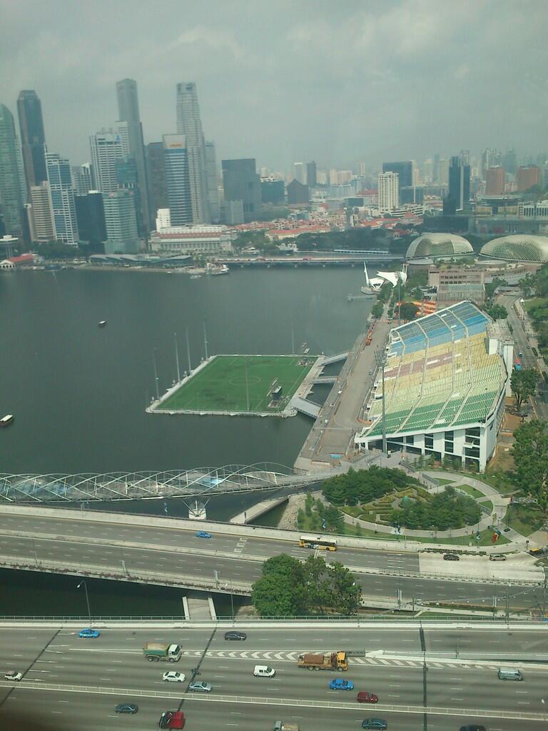 Stadion Sepakbola Unik, Terapung dan Terbesar di Dunia 