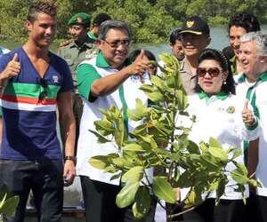 Presiden SBY Keranjingan Upload Foto Bareng CR7 di Twitter