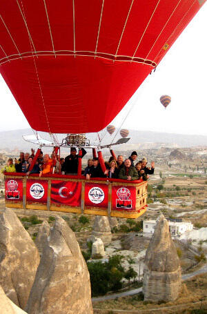 5 Destinasi Wisata naik Balon Udara paling Indah di Dunia