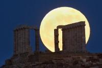 Fenomena Supermoon Di Berbagai Belahan Dunia Dalam Bidikan Lensa
